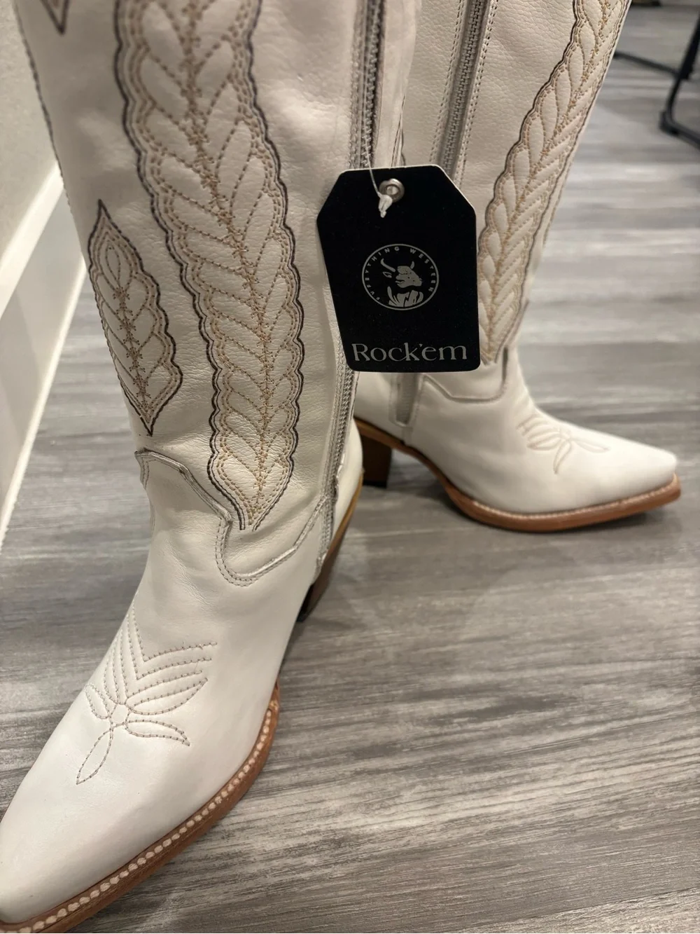 Rock’em Women’s White leather knee high boots embroidered zip US 7.5